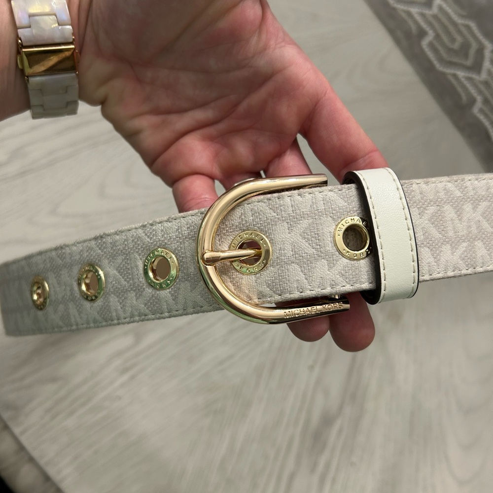 Michael Kors Cream and Gold Designer Belt - Picture 2 of 5